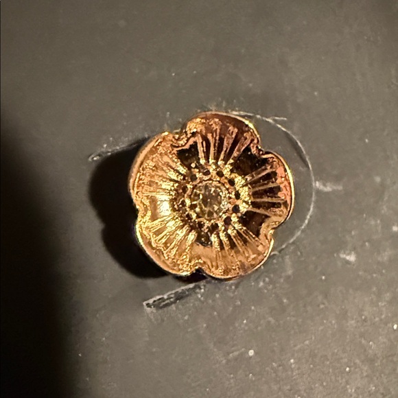 Coach Tea Rose Gold Flower Earrings NEW - Picture 4 of 5